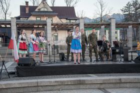 2021-11-11_Swieto_niepodleglosci_na_placu_przemarsz_na_cmentarz_apel_poleglych6243