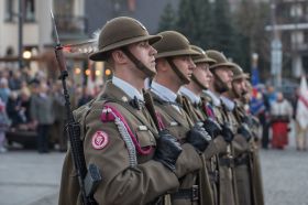 2021-11-11_Swieto_niepodleglosci_na_placu_przemarsz_na_cmentarz_apel_poleglych6280