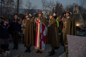 2021-11-11_Swieto_niepodleglosci_na_placu_przemarsz_na_cmentarz_apel_poleglych6424