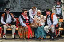 2022-06-05_Opera_Goralska_o_papiezu_Zakopane_Rowien_Krupowa9503