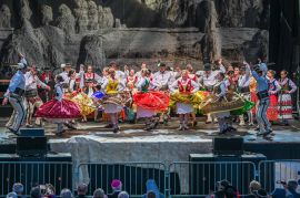 2022-06-05_Opera_Goralska_o_papiezu_Zakopane_Rowien_Krupowa9648